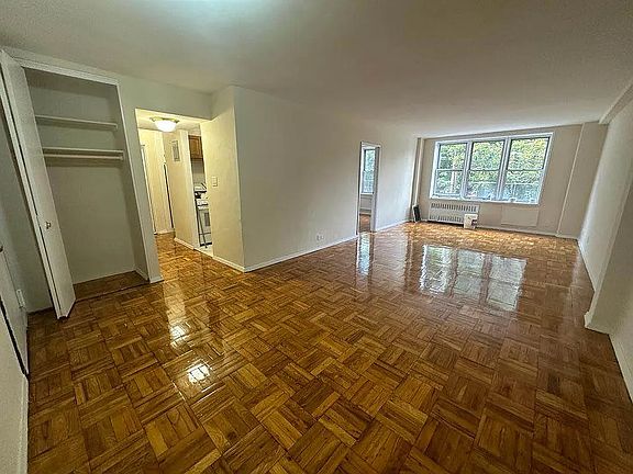 2nd image of 100 Stuyvesant Pl Suite 2