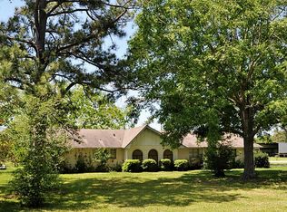 500 Center St, Highlands, TX 77562