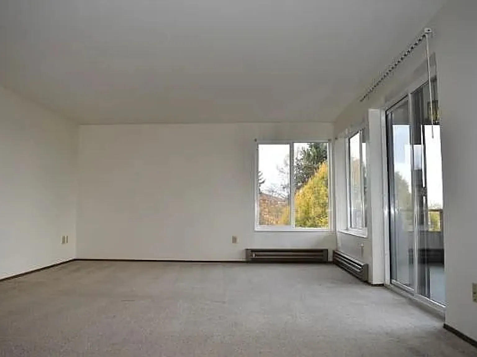 Magnolia Crestview | Classic Seattle Living at the Top of the Hill — Photo 3