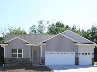 2068 Mackinaw Dr, Iowa City, IA 52245