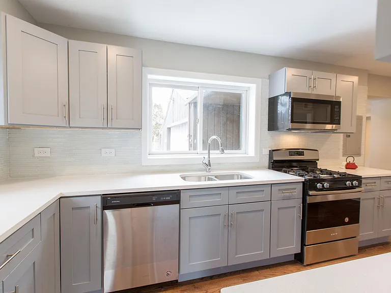 2184 Techny Rd — Photo 3