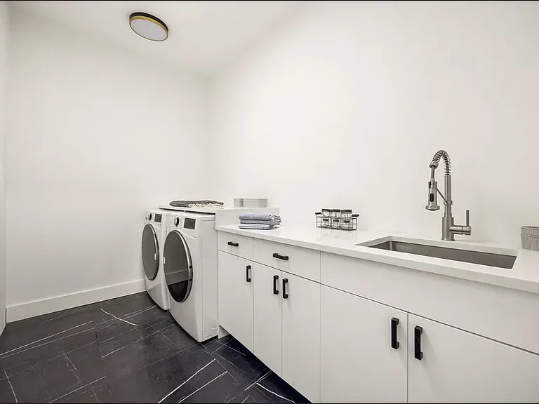 825 Riverside Dr #1 — Photo 5