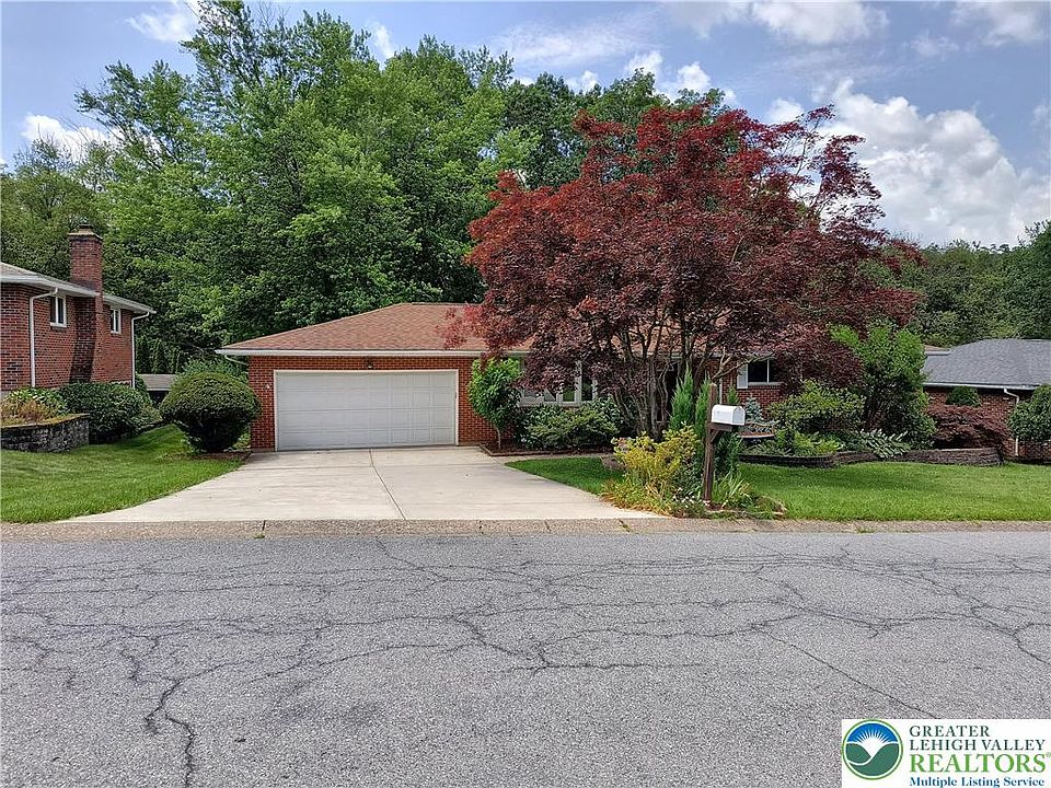 2nd image of 3941 Kenrick Dr