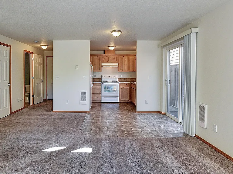 2215 Sam Parrett Dr — Photo 10