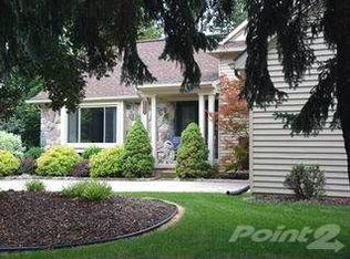 365 Lakes Edge Dr, Oxford, MI
