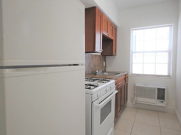 3rd image of 1348 Drexel Avenue # First Floor