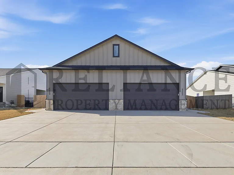 5259 N Pinecrest St — Photo 2