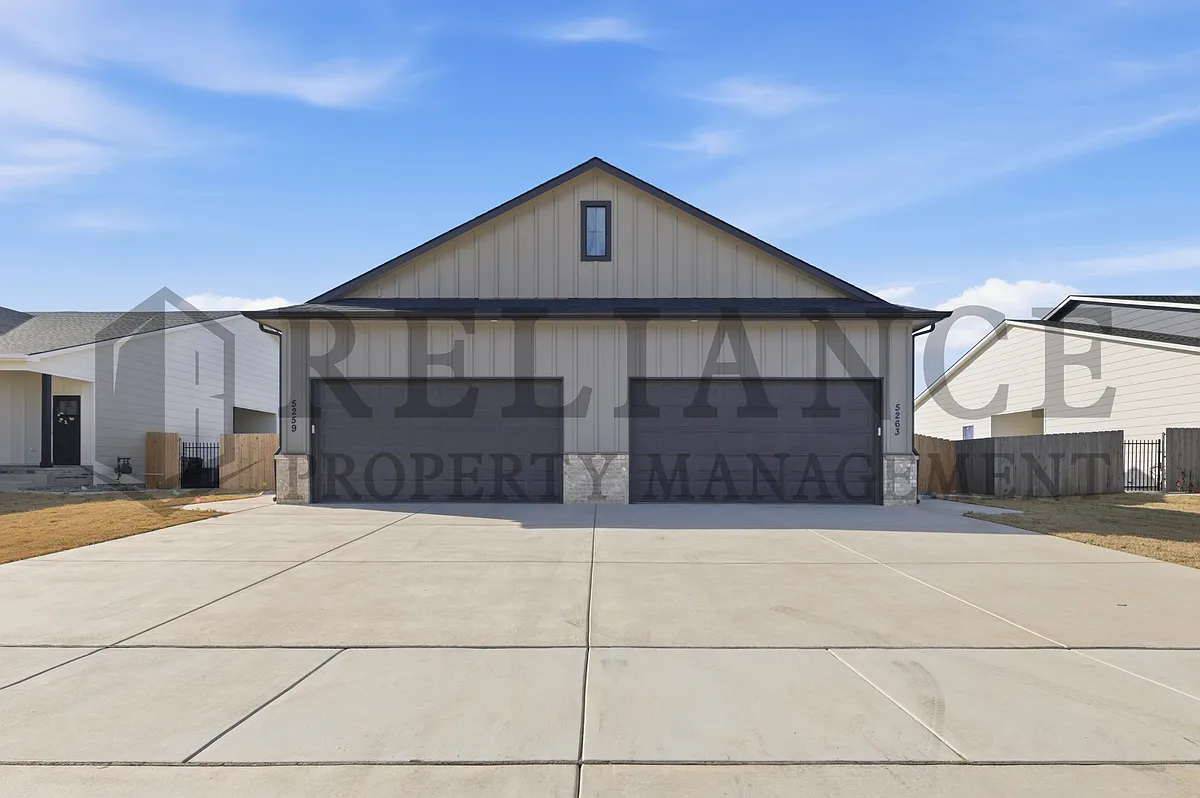 Building Photo - 5259 N Pinecrest St
