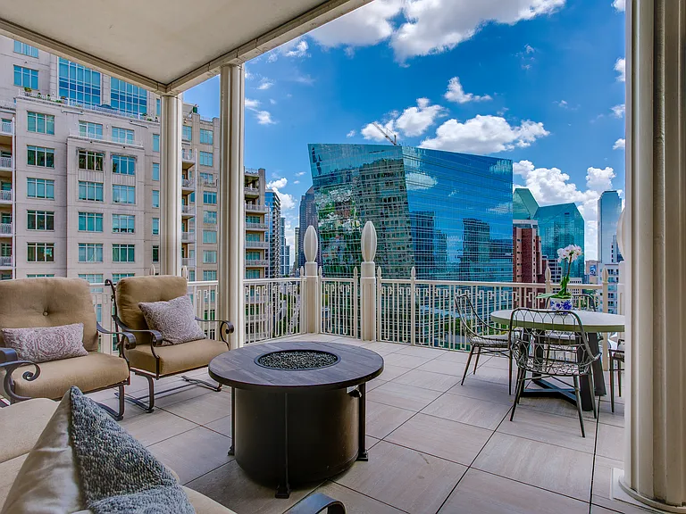 2555 N Pearl St #1402 — Photo 39