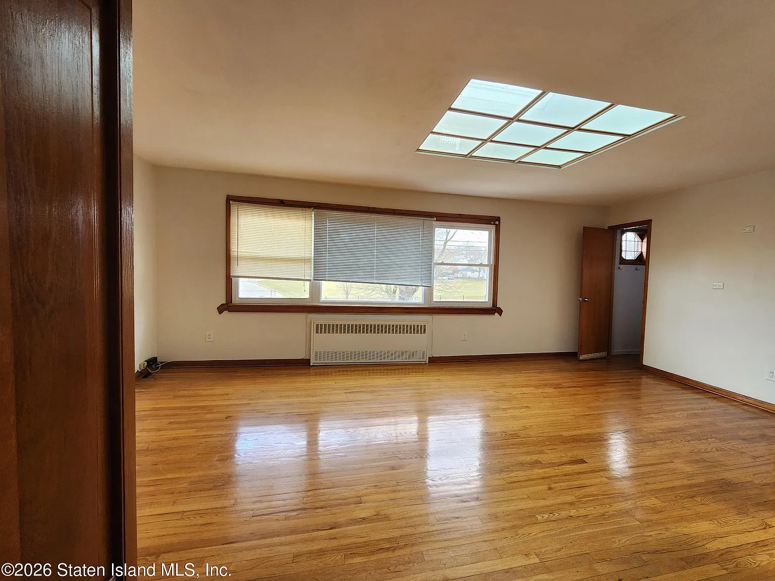 5 bed, 1.0 bath, 2184 sqft, $2,500 — Photo 3