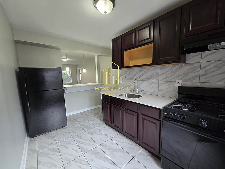 111-112 Lincoln Ave #111A — Photo 1