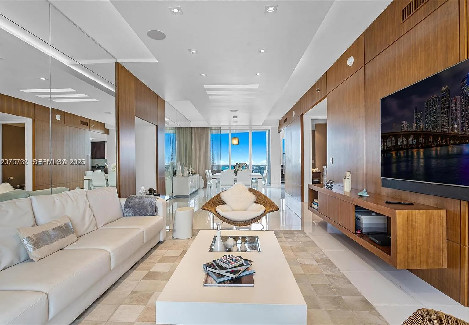 Tdr Tower I Condo — Photo 4