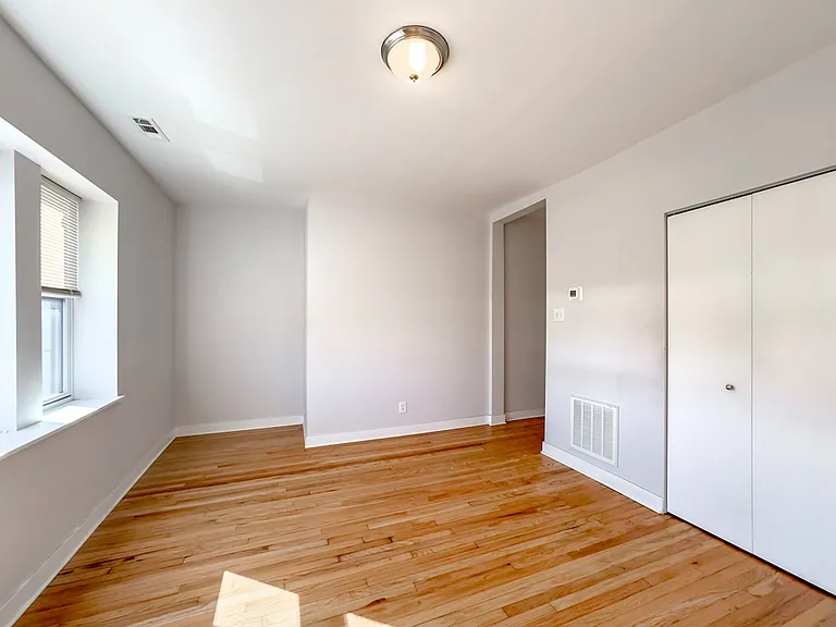 5610 N Western Ave #302 — Photo 18