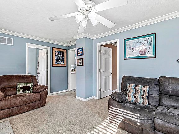 4th image of 1006 S Russell Ave