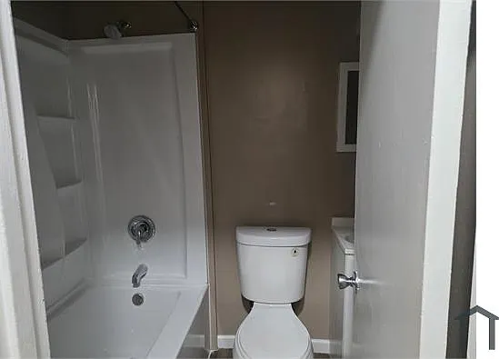 3 bed, 1000 sqft, $1,700 — Photo 2