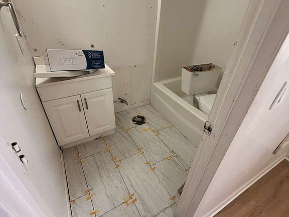 3rd image of 1138 Gilmore Ave #1138