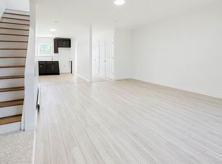 552 Essex St #3B, Brooklyn, NY 11208