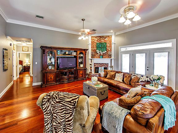 2nd image of 199 Tigerlily Dr