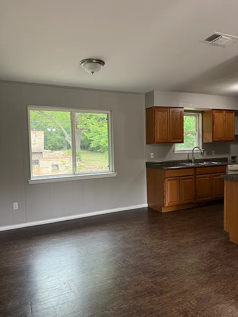 558 Power Dr — Photo 4