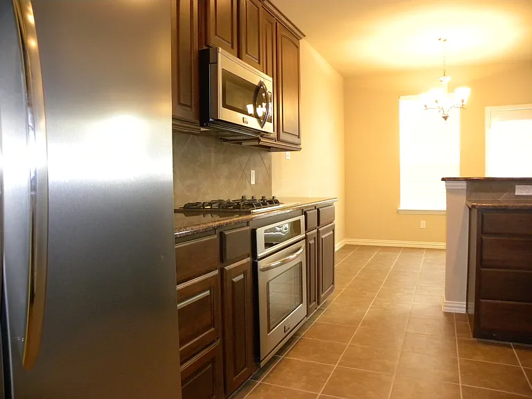 4664 Perthshire Ct — Photo 12