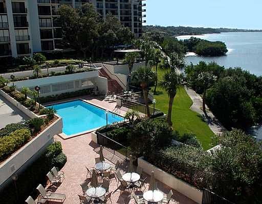 3rd image of 8 Belleview Blvd APT 306