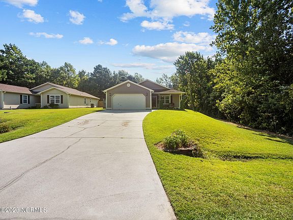 3rd image of 121 Foxlair Drive