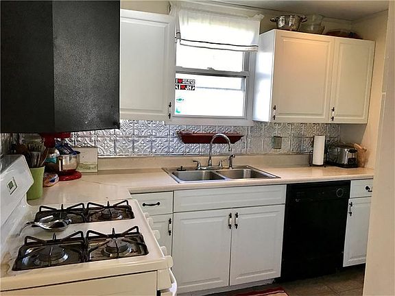 5th image of 543 N Elm St