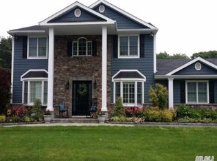 8 Maize Ct, Melville, NY 11747