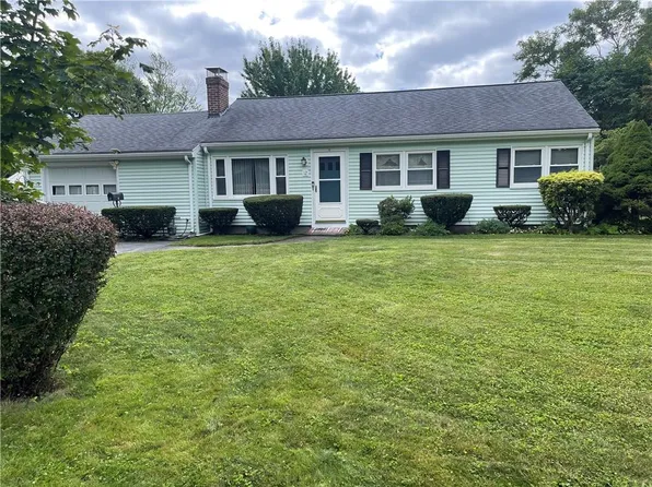 12 Sherwood Ln, Barrington, RI 02806