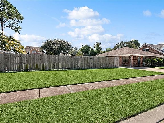 2nd image of 2901 Karen Dr