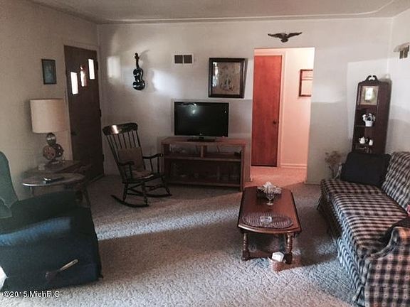 5th image of 921 Ashley Dr