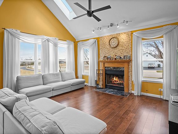 2nd image of 2955 Deerpath Ct
