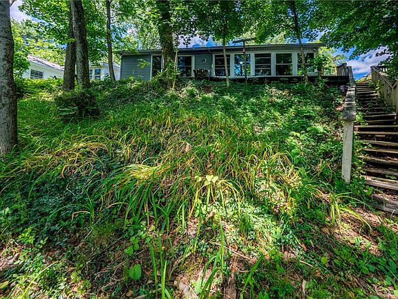 2nd image of 44 Island Rd