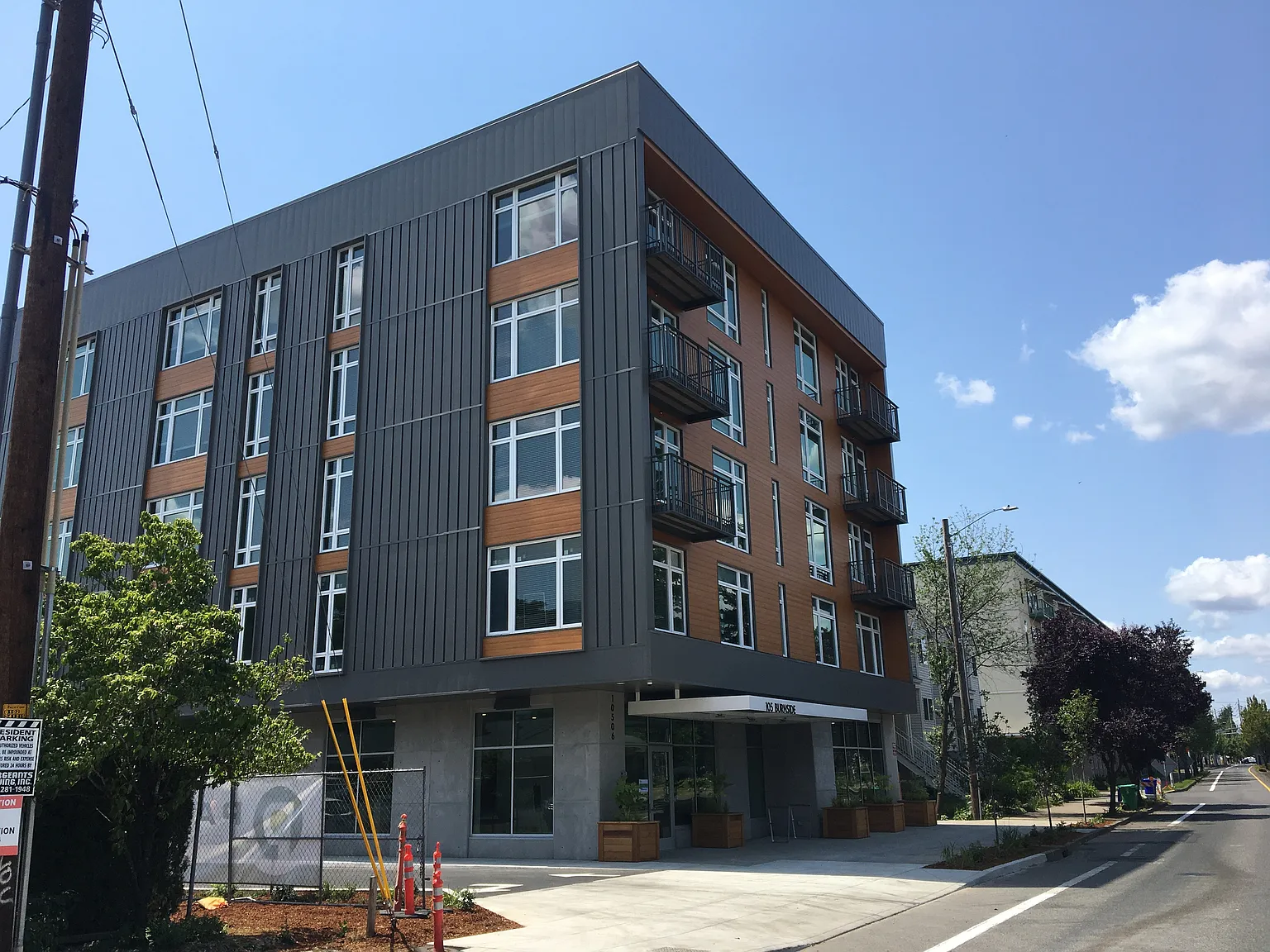 East Burnside Apartments — Photo 2