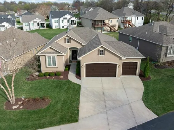 1413 SW Heartwood Ter, Lees Summit, MO 64081