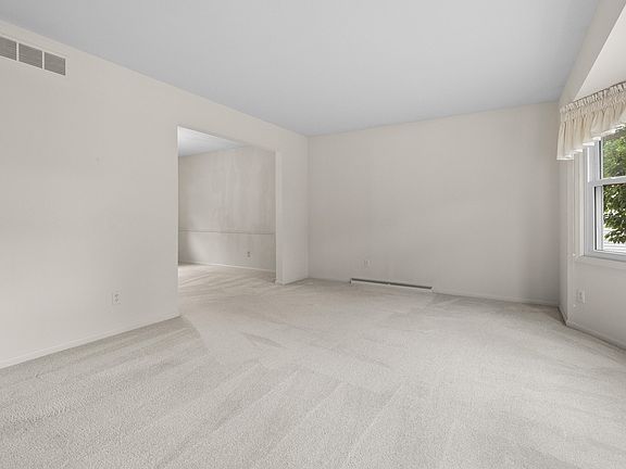 5th image of 3004 Tattersall Rd