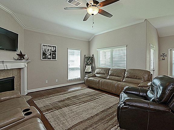 4th image of 18927 Dahlia Glen Ln