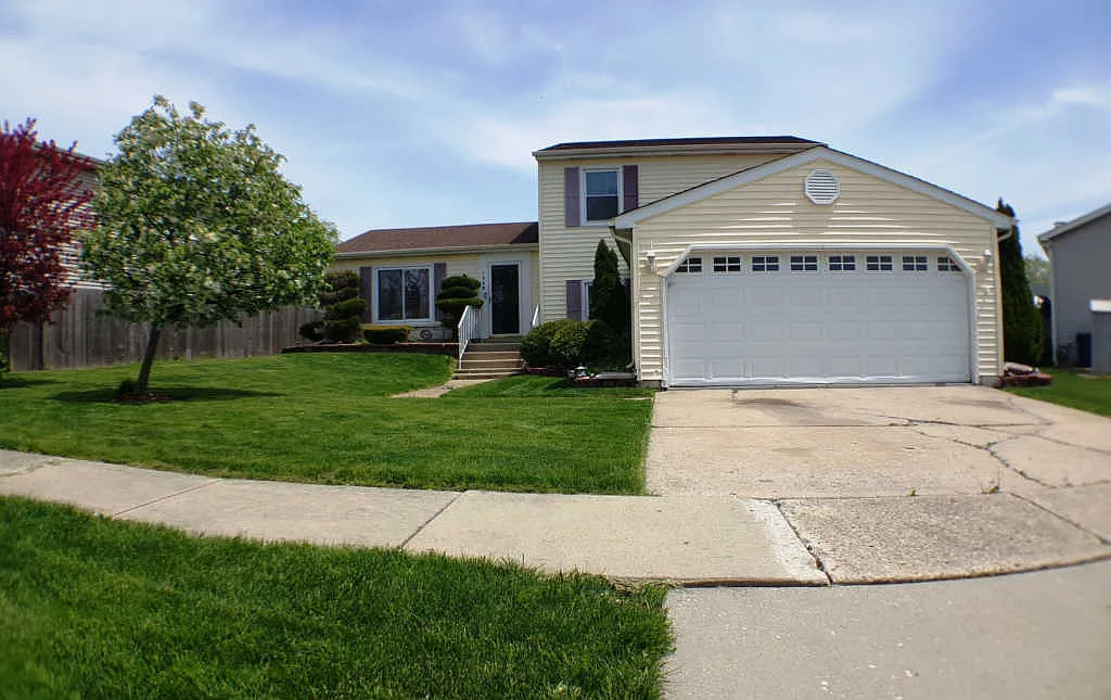 1839 Gregory Ave photo 1