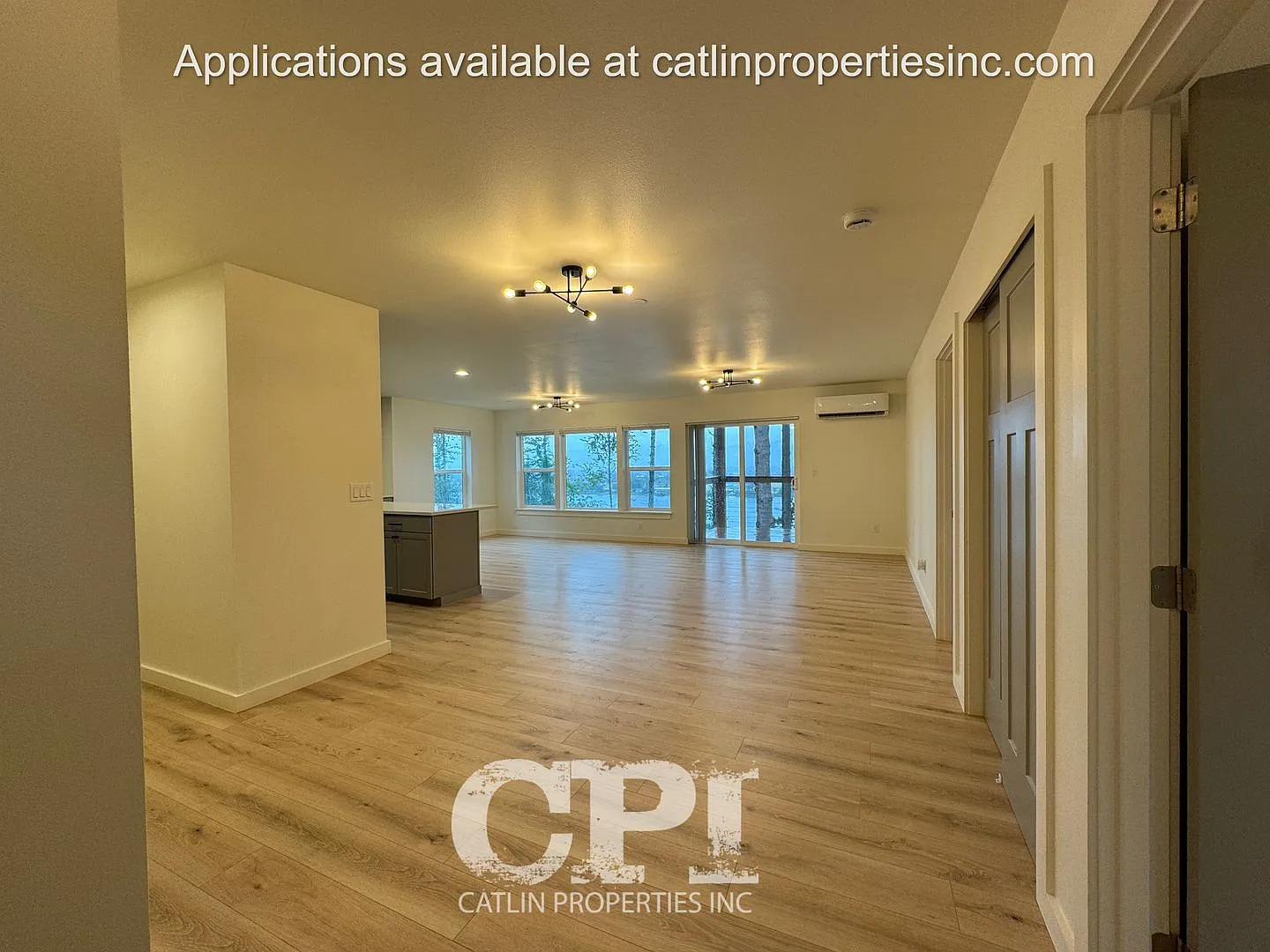 572 Columbia St — Photo 3