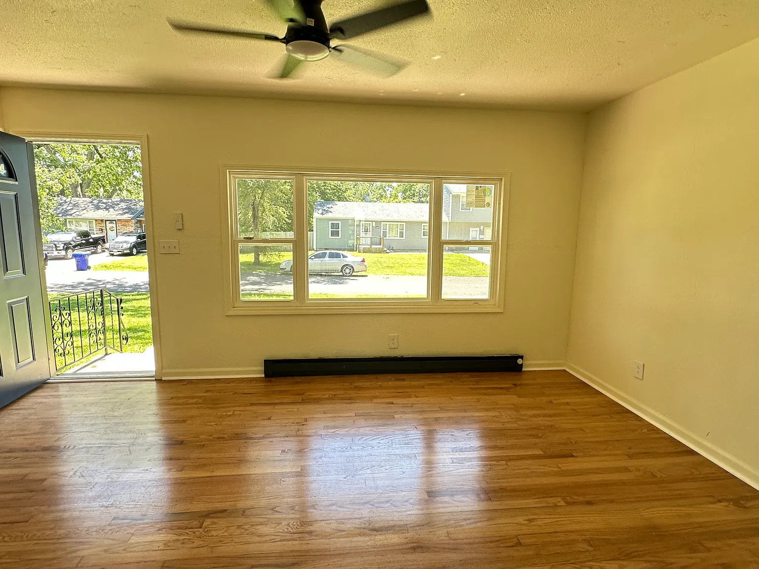 6 bed, 2296 sqft, $2,875 — Photo 2