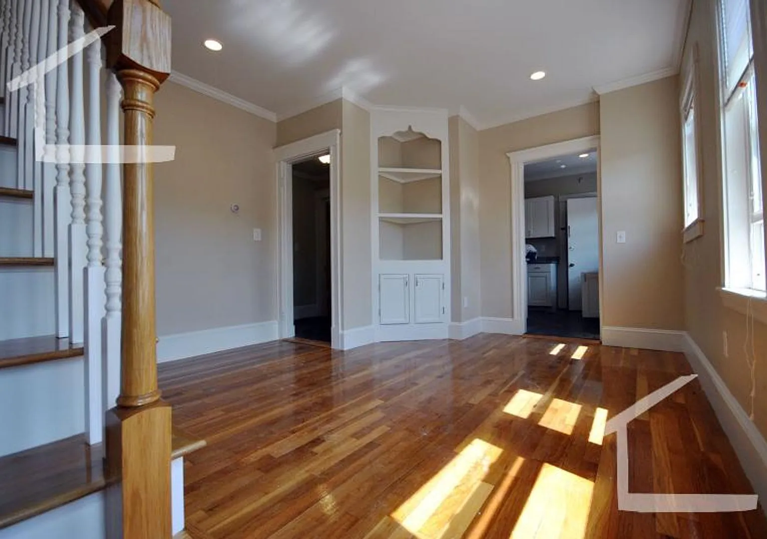 Huge, fully renovated 4 bed 2 bath duplex! — Photo 3