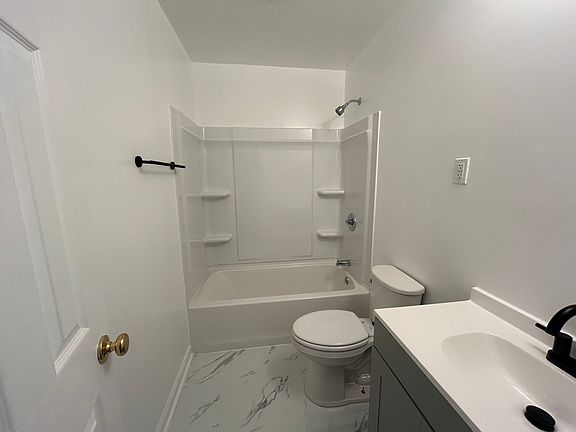 5th image of 1110 Westmoreland St