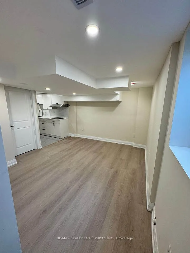 Building Photo - 60 Wakelin Ter
