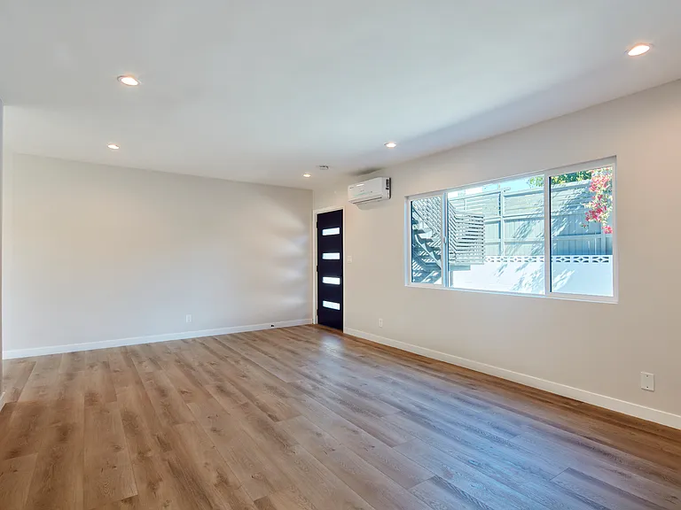 1838 20th — Photo 15