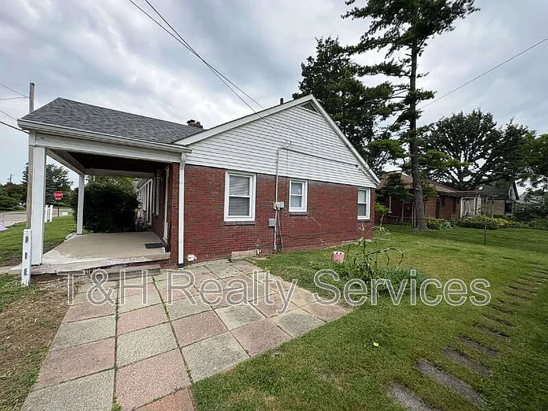 5302 E Saint Joseph St — Photo 14