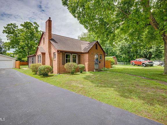 2nd image of 1623 Woodside Dr