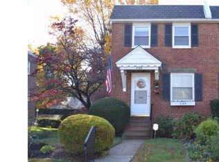 539 Acorn St, Philadelphia, PA 19128