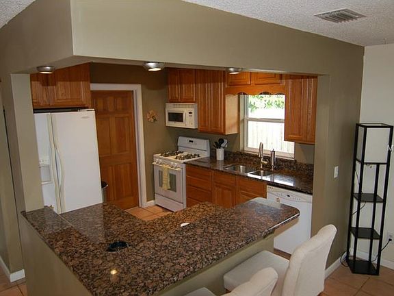 5th image of 408 S Alderwood St