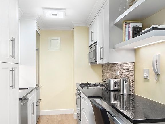 4th image of 61 7th Ave #5T