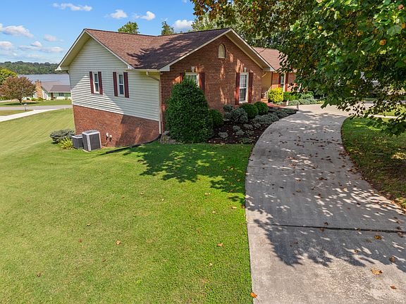 3rd image of 105 Twilight Dr